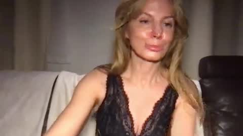 Snapshot of rachelldelicious chatting on December 29, 7:22 pm Rachel online show from December 29, 7:22 pm