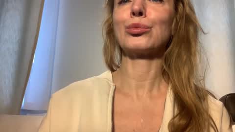 Snapshot of rachelldelicious chatting on January 15, 7:59 am Rachel online show from January 15, 7:59 am