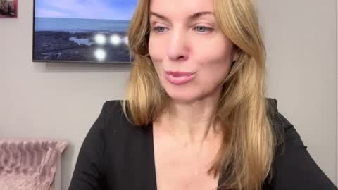 Snapshot of rachelldelicious chatting on February 4, 7:55 pm Rachel online show from February 4, 7:55 pm