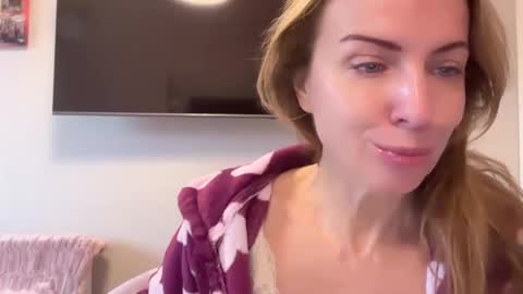 Snapshot of rachelldelicious chatting on February 6, 9:53 am Rachel online show from February 6, 9:53 am