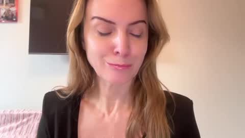 Snapshot of rachelldelicious chatting on February 7, 1:22 pm Rachel online show from February 7, 1:22 pm