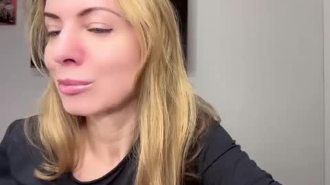 Snapshot of rachelldelicious chatting on February 7, 9:26 pm Rachel online show from February 7, 9:26 pm