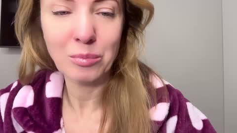 Snapshot of rachelldelicious chatting on February 8, 6:12 am Rachel online show from February 8, 6:12 am