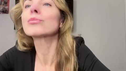 Snapshot of rachelldelicious chatting on February 9, 7:09 pm Rachel online show from February 9, 7:09 pm