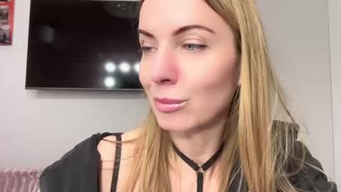 Snapshot of rachelldelicious chatting on February 12, 9:33 pm Rachel online show from February 12, 9:33 pm