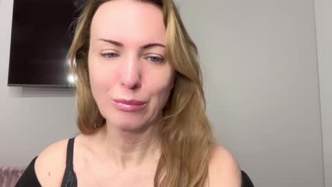 Snapshot of rachelldelicious chatting on February 15, 6:12 am Rachel online show from February 15, 6:12 am