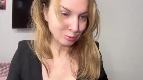 Snapshot of rachelldelicious chatting on February 19, 9:36 pm Rachel online show from February 19, 9:36 pm