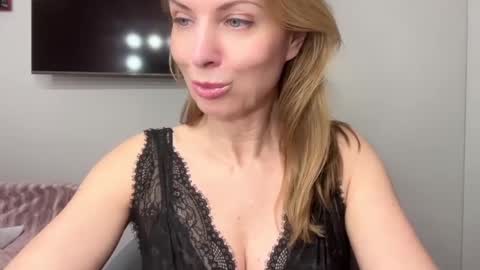 Snapshot of rachelldelicious chatting on February 21, 10:26 pm Rachel online show from February 21, 10:26 pm