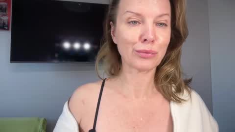 Snapshot of rachelldelicious chatting on October 1, 12:11 pm Rachel online show from October 1, 12:11 pm