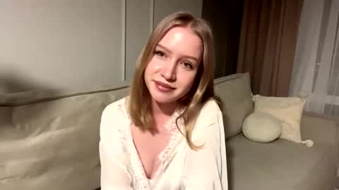 Snapshot of rachellegentile chatting on November 22, 3:11 pm Alice online show from November 22, 3:11 pm