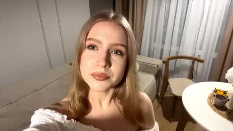 Snapshot of rachellegentile chatting on November 23, 3:34 pm Alice online show from November 23, 3:34 pm