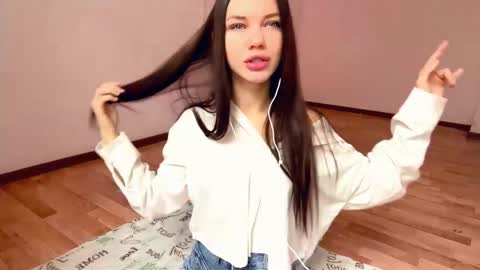 Snapshot of rachelpoisso chatting on November 10, 9:19 am Rachel online show from November 10, 9:19 am