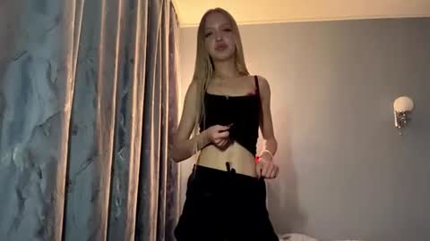 Snapshot of rachelpoisso chatting on July 16, 8:37 pm Rachel online show from July 16, 8:37 pm
