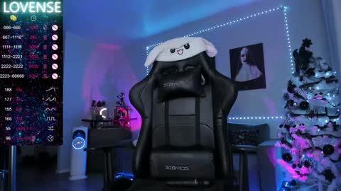  Miko Pleasee help me get 100 likes online show from December 14, 1:38 pm