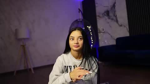 Snapshot of rachelravee chatting on December 15, 5:12 am Ann online show from December 15, 5:12 am