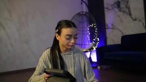 Snapshot of rachelravee chatting on March 22, 5:11 am Ann online show from March 22, 5:11 am