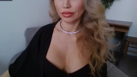 Snapshot of radmila_star chatting on February 28, 2:09 pm Radmila Star online show from February 28, 2:09 pm