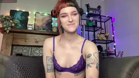 Snapshot of rae_moon chatting on June 11, 6:06 pm Rae online show from June 11, 6:06 pm