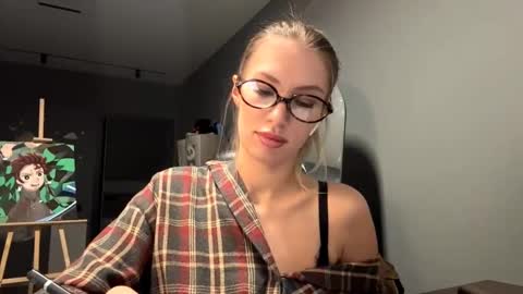 Mila online show from February 1, 3:10 pm