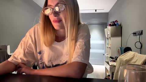 Mila online show from February 17, 3:40 pm
