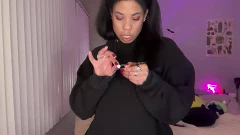 Snapshot of raewerks chatting on October 25, 6:10 am RaeWerks online show from October 25, 6:10 am