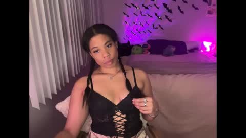 Snapshot of raewerks chatting on October 29, 1:41 am RaeWerks online show from October 29, 1:41 am