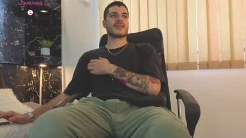 Snapshot of rafael_mendez chatting on June 24, 7:35 pm R A F A E L online show from June 24, 7:35 pm
