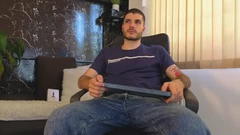 Snapshot of rafael_mendez chatting on July 17, 8:24 pm R A F A E L online show from July 17, 8:24 pm