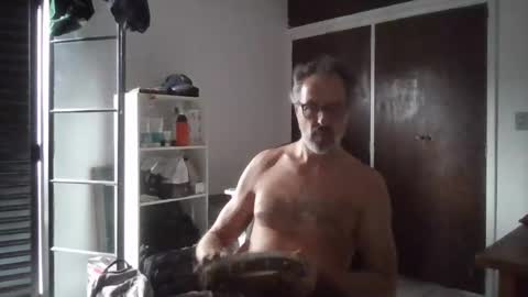 Snapshot of rafaelsel chatting on December 1, 8:47 pm Big Uncle Jungle online show from December 1, 8:47 pm