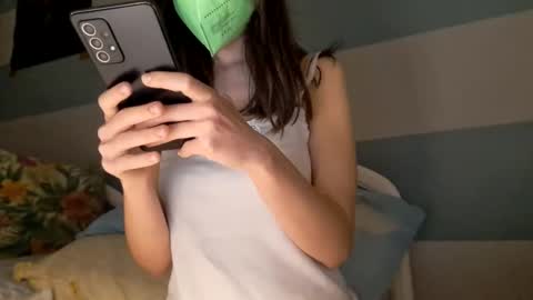 Snapshot of ragazabella chatting on November 8, 8:18 pm Bella online show from November 8, 8:18 pm