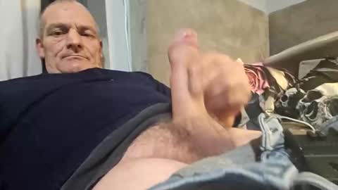 Snapshot of ragingzef69 chatting on May 11, 7:33 pm Bigthickdickinvic online show from May 11, 7:33 pm