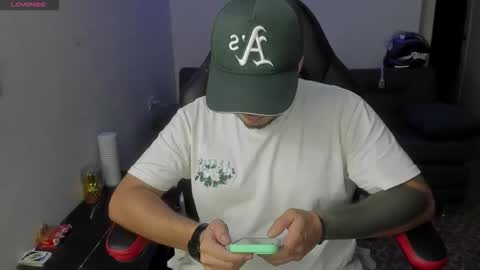 ragnar_lothbrok77 online show from April 28, 3:22 am