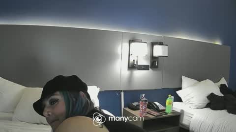 Snapshot of rainbowbright1887 chatting on December 14, 10:31 am rainbowbright1887 online show from December 14, 10:31 am