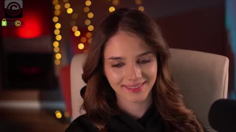 Snapshot of raisadoll chatting on March 7, 6:27 pm Raisa online show from March 7, 6:27 pm