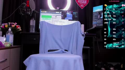Laura online show from December 2, 2:42 am