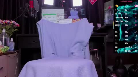 Snapshot of raissa_sky26 chatting on June 23, 2:31 am Laura online show from June 23, 2:31 am