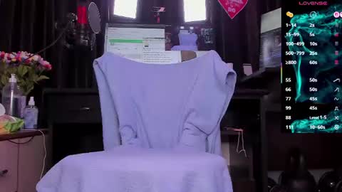 Snapshot of raissa_sky26 chatting on June 24, 2:21 am Laura online show from June 24, 2:21 am