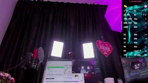 Snapshot of raissa_sky26 chatting on June 26, 2:38 am Laura online show from June 26, 2:38 am