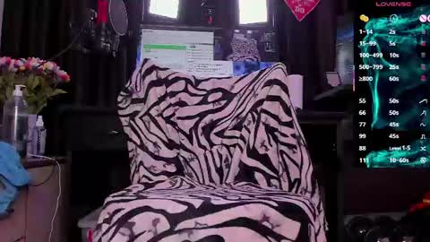 Snapshot of raissa_sky26 chatting on July 9, 11:47 am Laura online show from July 9, 11:47 am