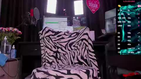 Snapshot of raissa_sky26 chatting on July 13, 2:25 am Laura online show from July 13, 2:25 am