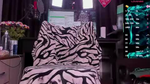 Snapshot of raissa_sky26 chatting on July 23, 2:31 am Laura online show from July 23, 2:31 am