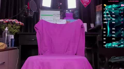 Snapshot of raissa_sky26 chatting on July 27, 2:18 am Laura online show from July 27, 2:18 am