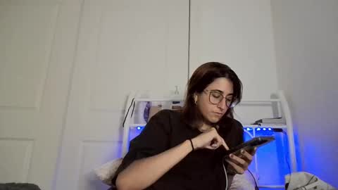 Snapshot of raiyvyn chatting on September 16, 4:35 am Ray Ray online show from September 16, 4:35 am