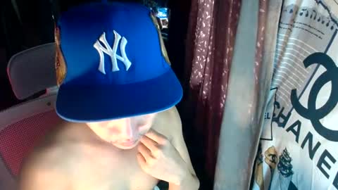 Snapshot of ralfhuge24 chatting on June 21, 6:49 am ralfhuge24 online show from June 21, 6:49 am