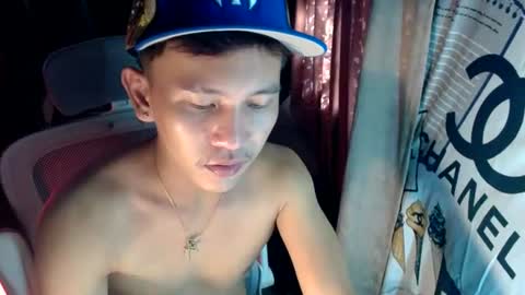 Snapshot of ralfhuge24 chatting on June 22, 12:02 am ralfhuge24 online show from June 22, 12:02 am