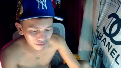 Snapshot of ralfhuge24 chatting on June 22, 1:52 pm ralfhuge24 online show from June 22, 1:52 pm