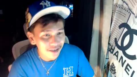 Snapshot of ralfhuge24 chatting on July 3, 10:10 am ralfhuge24 online show from July 3, 10:10 am