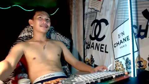 Snapshot of ralfhuge24 chatting on July 16, 12:11 pm ralfhuge24 online show from July 16, 12:11 pm