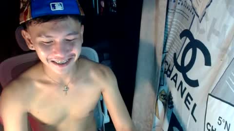 Snapshot of ralfhuge24 chatting on July 18, 10:41 am ralfhuge24 online show from July 18, 10:41 am