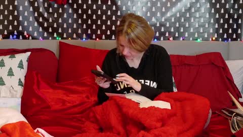 Snapshot of ramichick chatting on December 9, 4:34 am Rami online show from December 9, 4:34 am